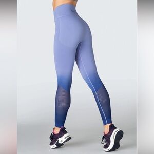 ✨NWT! SHEFIT Seamless Leggings in Periwinkle Ombre, size Luxe (L).